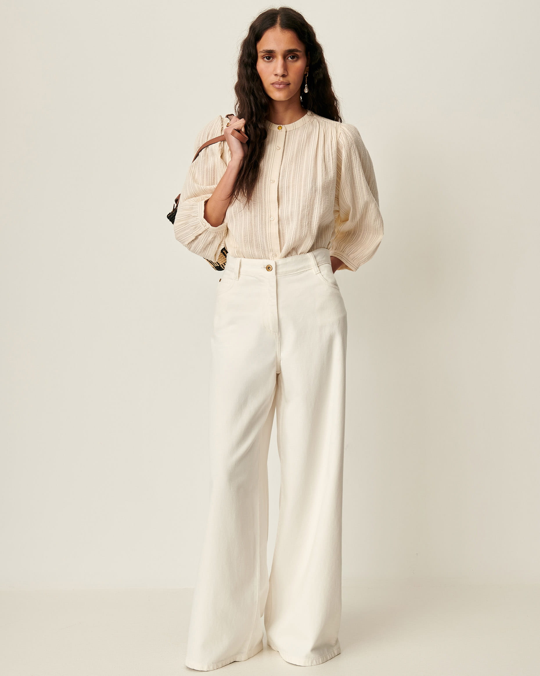 A VIEW Sandcream | Blouse | SESSÙN Official website